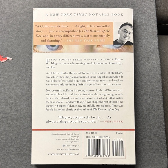 Never Let Me Go by Kazuo Ishiguro - Picture 2 of 2